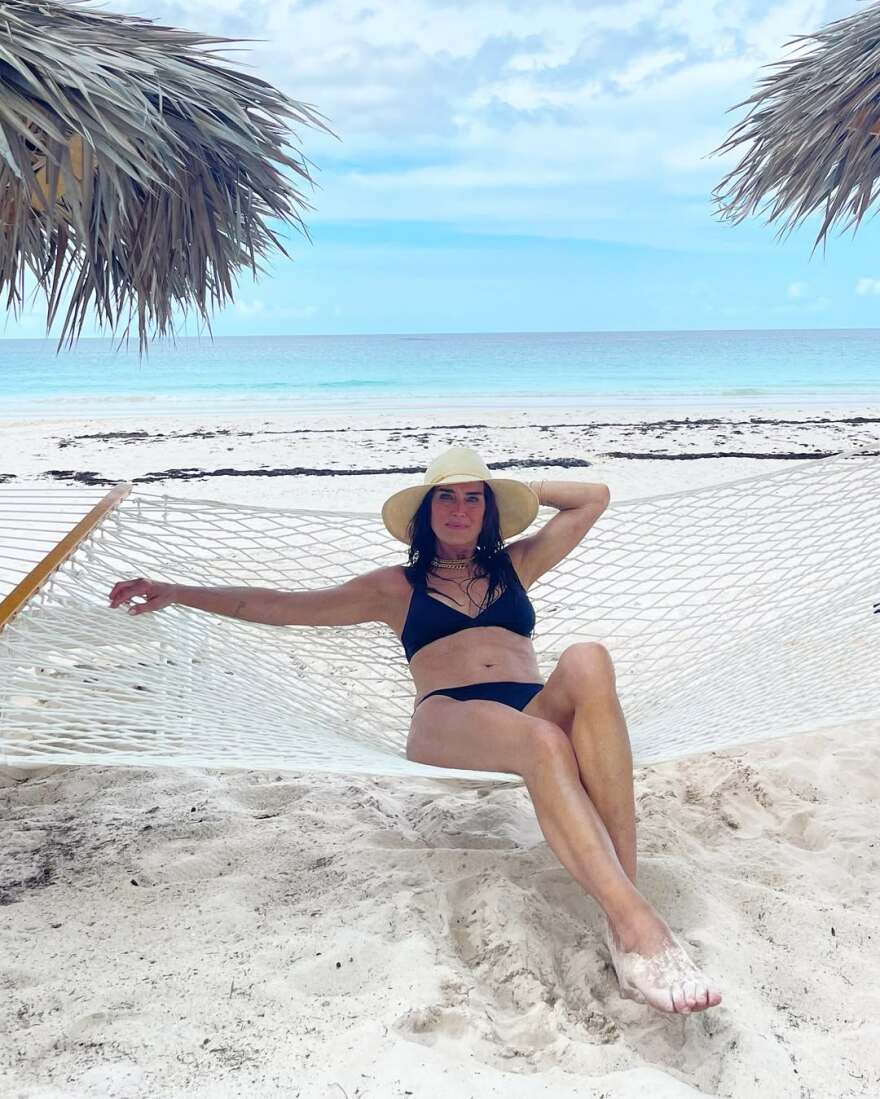 Μπρουκ Σιλντς: Στην παραλία με μπικίνι για τα γενέθλιά της - «Αυτά είναι τα 60»