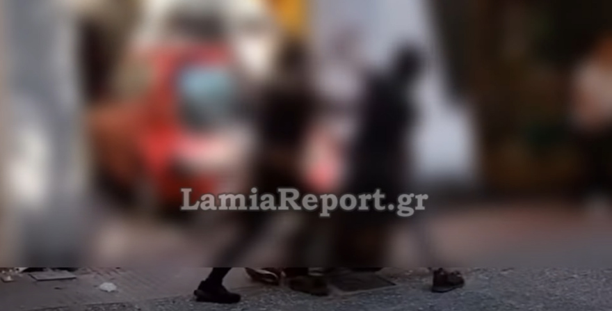 Αναστάτωση στη Λαμία: Βίαιο επεισόδιο ανάμεσα σε 4 Ρομά στο κέντρο της πόλης, δείτε φωτογραφίες