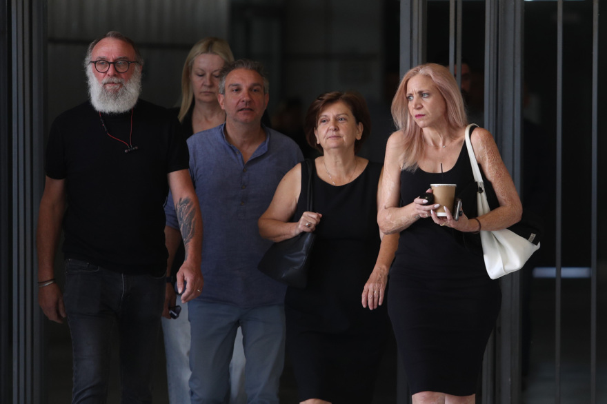 Στο Εφετείο συγκεντρώνονται συγγενείς θυμάτων από τη φωτιά στο Μάτι: «Ζητούμε δικαίωση»