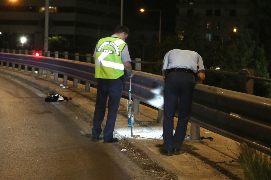 Τροχαίο με δύο νεκρούς στο Παλαιό Φάληρο - Μηχανή εξετράπη της πορείας της