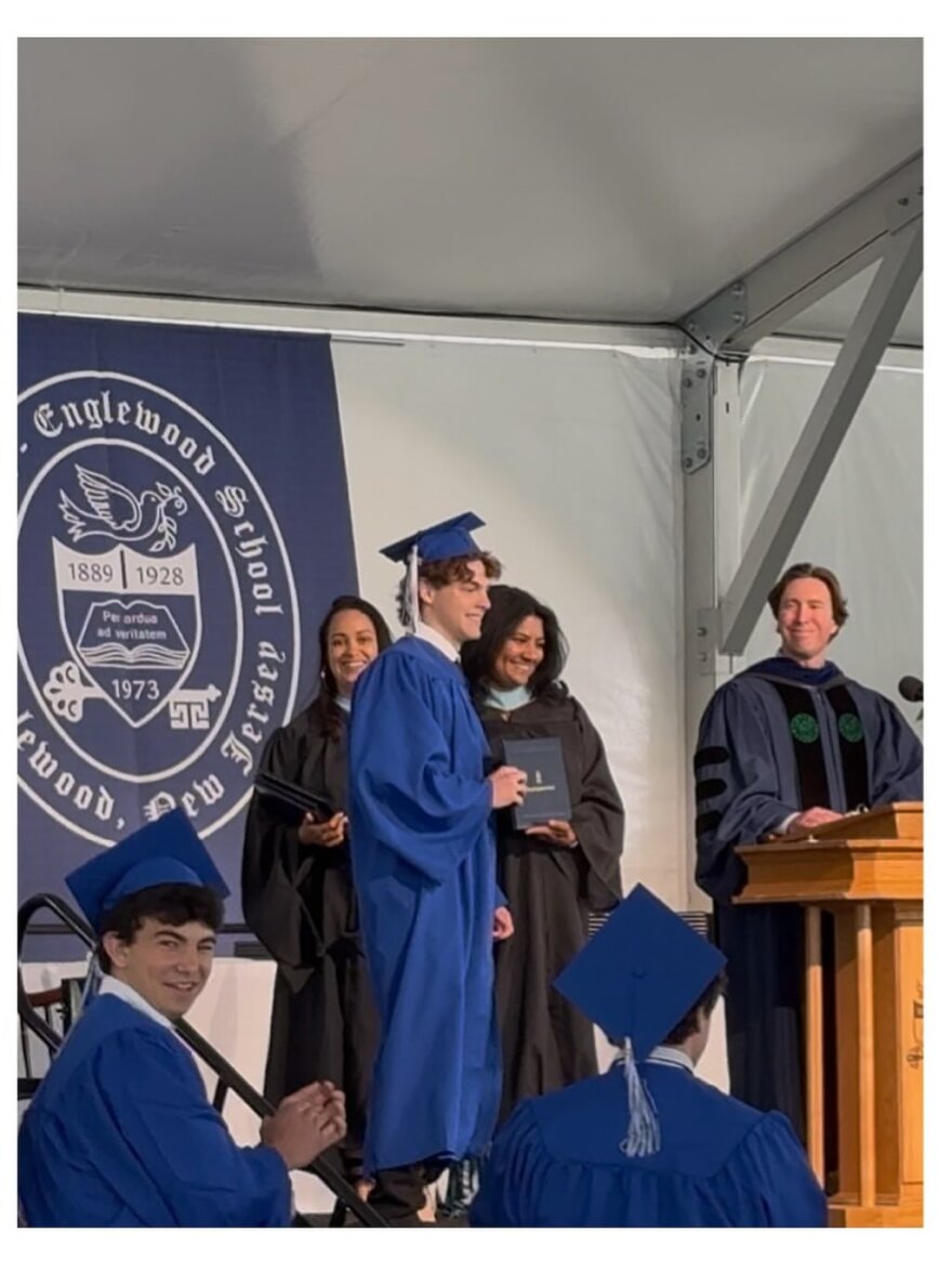 H ανάρτηση της Λίντα Εβαντζελίστα για την αποφοίτηση του γιου της: «Είμαι μια περήφανη μαμά»