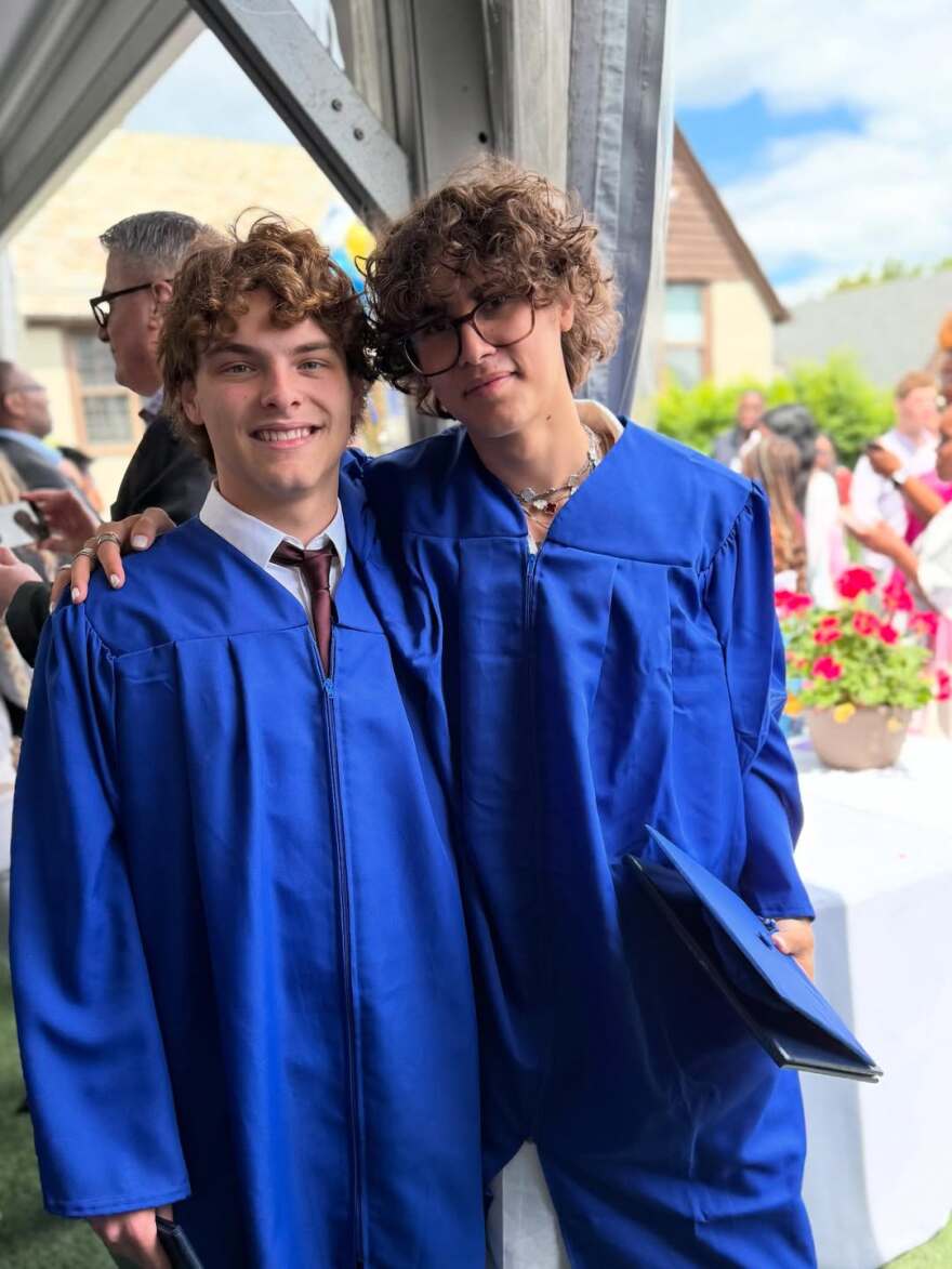 H ανάρτηση της Λίντα Εβαντζελίστα για την αποφοίτηση του γιου της: «Είμαι μια περήφανη μαμά»