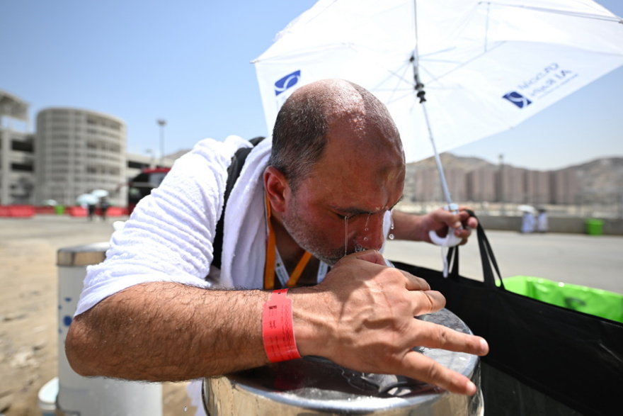 Σαουδική Αραβία: Εκατοντάδες χιλιάδες μουσουλμάνοι συρρέουν στη Μέκκα για το μεγάλο προσκύνημα