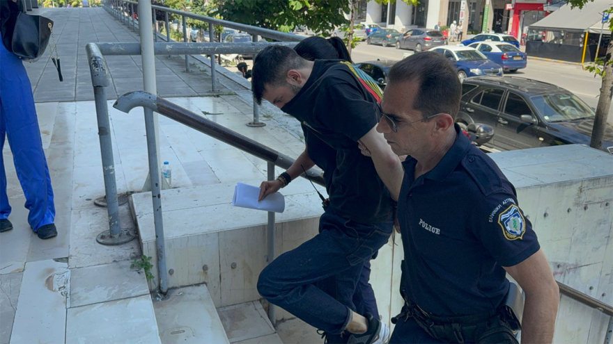 Θεσσαλονίκη: Στον εισαγγελέα ο 34χρονος που κλώτσησε και πάτησε γατάκι με το αυτοκίνητό του
