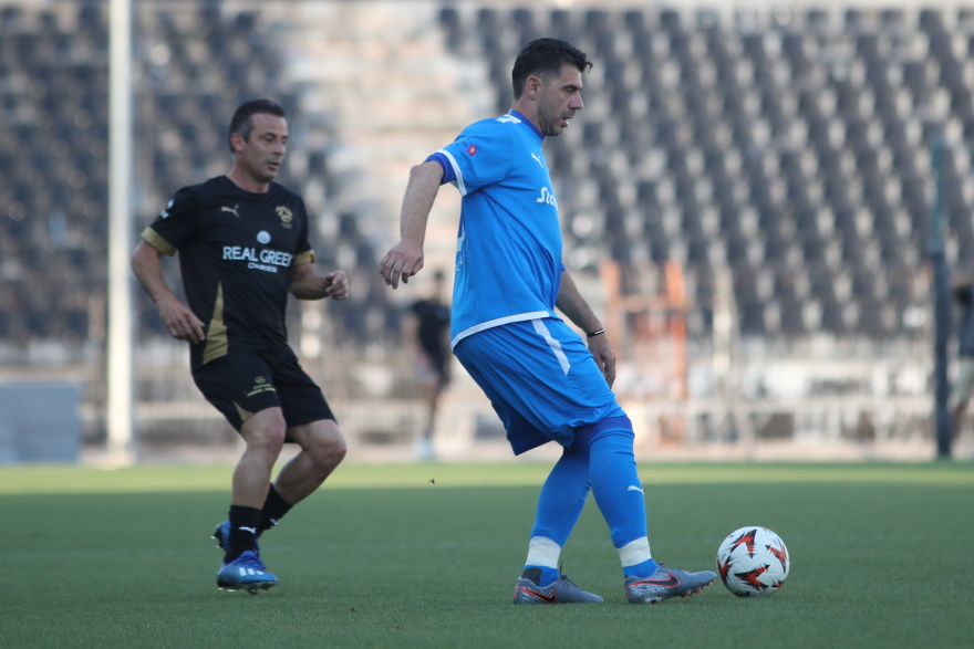 Λάμψη αστέρων στην Τούμπα - Οι legends του 2004 έπαιξαν μπάλα με τους Στόιτσκοφ, Πιρές, Αμπιντάλ και την ομάδα τους - Βίντεο 