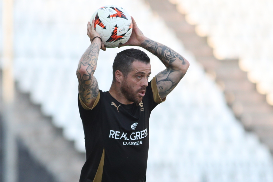 Λάμψη αστέρων στην Τούμπα - Οι legends του 2004 έπαιξαν μπάλα με τους Στόιτσκοφ, Πιρές, Αμπιντάλ και την ομάδα τους - Βίντεο 