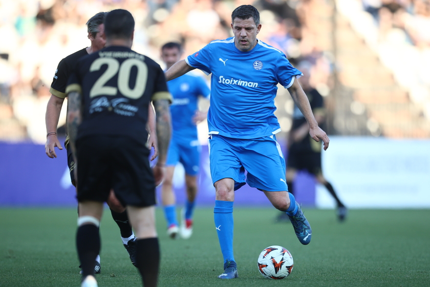 Λάμψη αστέρων στην Τούμπα - Οι legends του 2004 έπαιξαν μπάλα με τους Στόιτσκοφ, Πιρές, Αμπιντάλ και την ομάδα τους - Βίντεο 