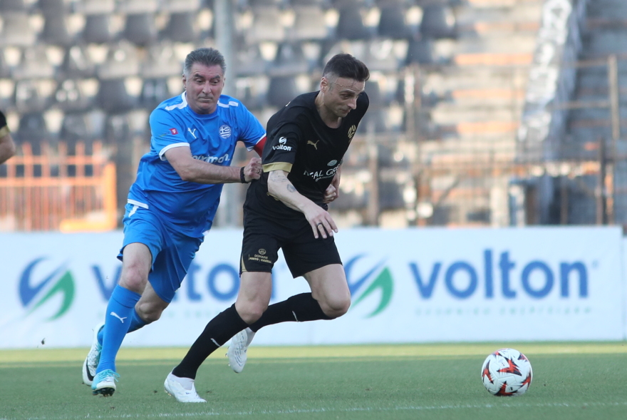 Λάμψη αστέρων στην Τούμπα - Οι legends του 2004 έπαιξαν μπάλα με τους Στόιτσκοφ, Πιρές, Αμπιντάλ και την ομάδα τους - Βίντεο 