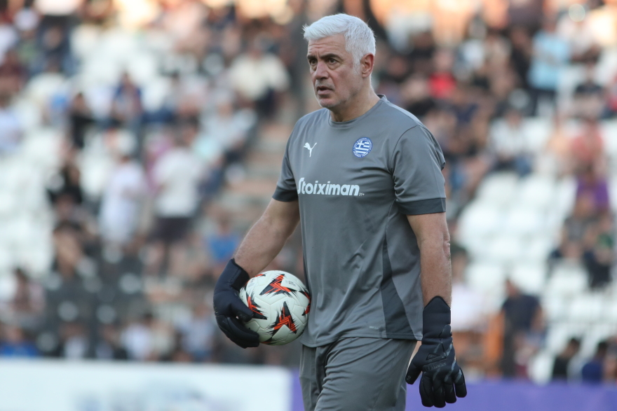 Λάμψη αστέρων στην Τούμπα - Οι legends του 2004 έπαιξαν μπάλα με τους Στόιτσκοφ, Πιρές, Αμπιντάλ και την ομάδα τους - Βίντεο 