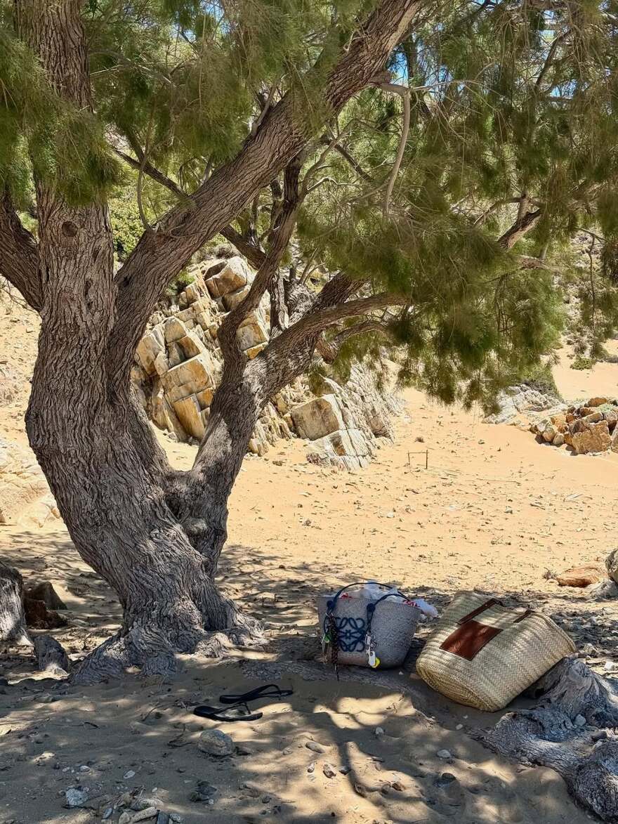 Η Τουρκάλα ηθοποιός Άφρα Σαρατσόγλου από το «Πουλί της Αγάπης» έκανε διακοπές στην Πάτμο 