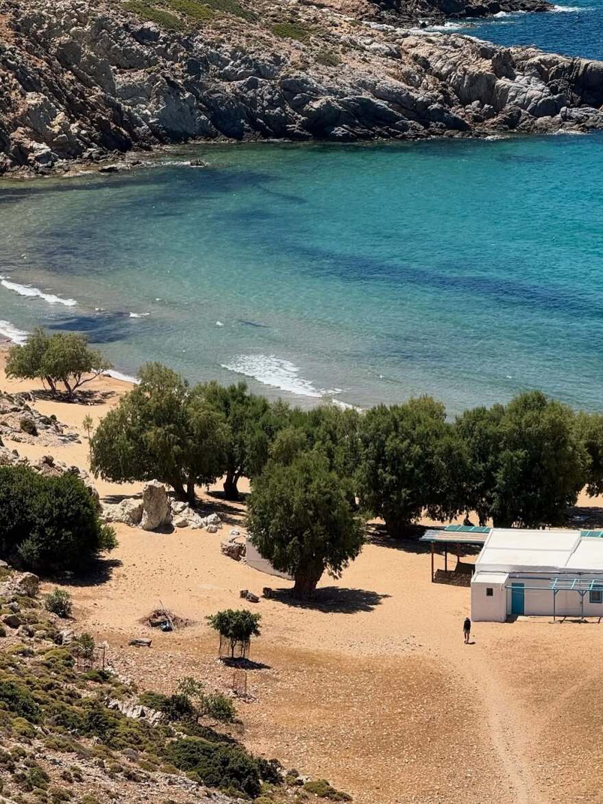 Η Τουρκάλα ηθοποιός Άφρα Σαρατσόγλου από το «Πουλί της Αγάπης» έκανε διακοπές στην Πάτμο 