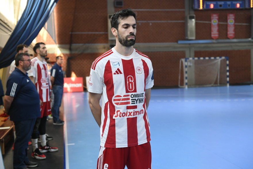Ολυμπιακός - ΑΕΚ: Ενός λεπτού σιγή στη μνήμη του Δημήτρη Χατζηχρήστου στον δεύτερο τελικό του χάντμπολ - Βίντεο, Φωτογραφίες 