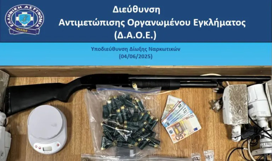 Μεγάλη επιχείρηση της ΕΛΑΣ για ναρκωτικά στις Αχαρνές - Χειροπέδες σε έξι άτομα, τους «τσάκωσαν» μέσα σε σπίτι