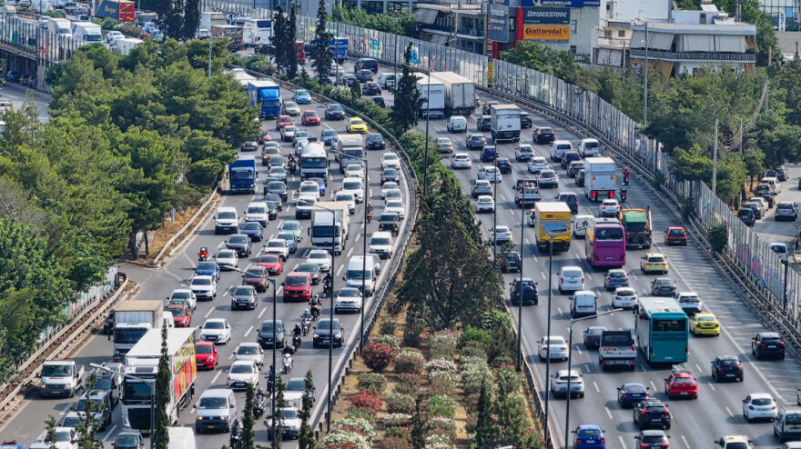 Κίνηση σε Αθηνών - Κορίνθου, Κηφισό, Αττική Οδό και Πειραιά, σε εξέλιξη η έξοδος του Αγίου Πνεύματος - Δείτε χάρτη