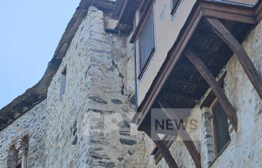 Ζημιές από το σεισμό που δεν απειλούν τη στατικότητα κτιρίων, διαπιστώνει το κλιμάκιο μηχανικών που επισκέπτεται το Άγιον Όρος