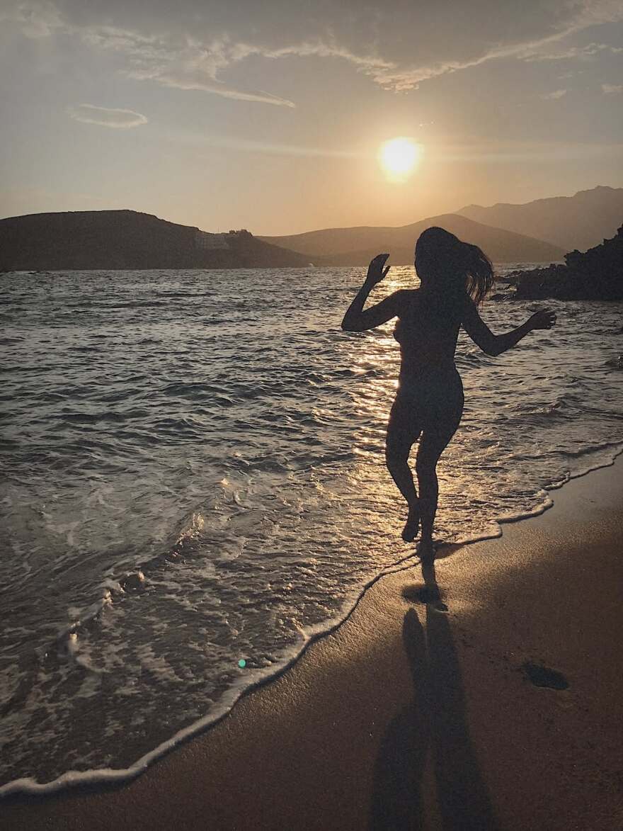 H Νικολέττα Ράλλη ποζάρει με μπικίνι στο Instagram