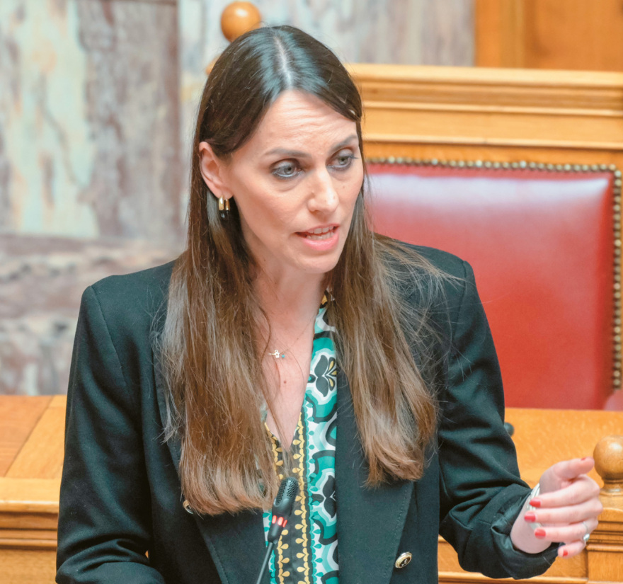 Ψηφιακή κάρτα θα «χτυπούν» οι δημόσιοι υπάλληλοι από το 2026 για να ελεγχθούν κοπάνες και υπερωρίες