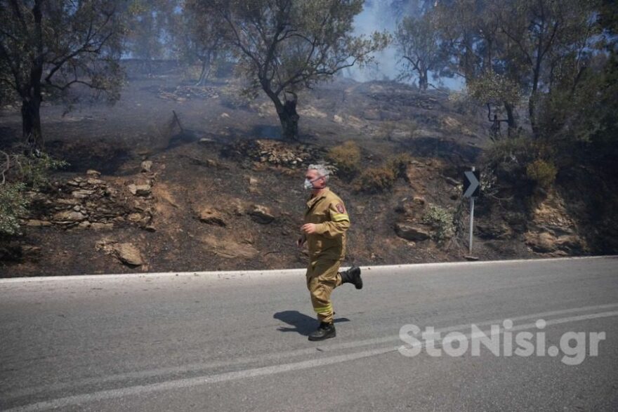 Φωτιά  τώρα σε γεωργική έκταση στη Λέσβο - Σηκώθηκαν και εναέρια, εστάλη προειδοποιητικό 112 