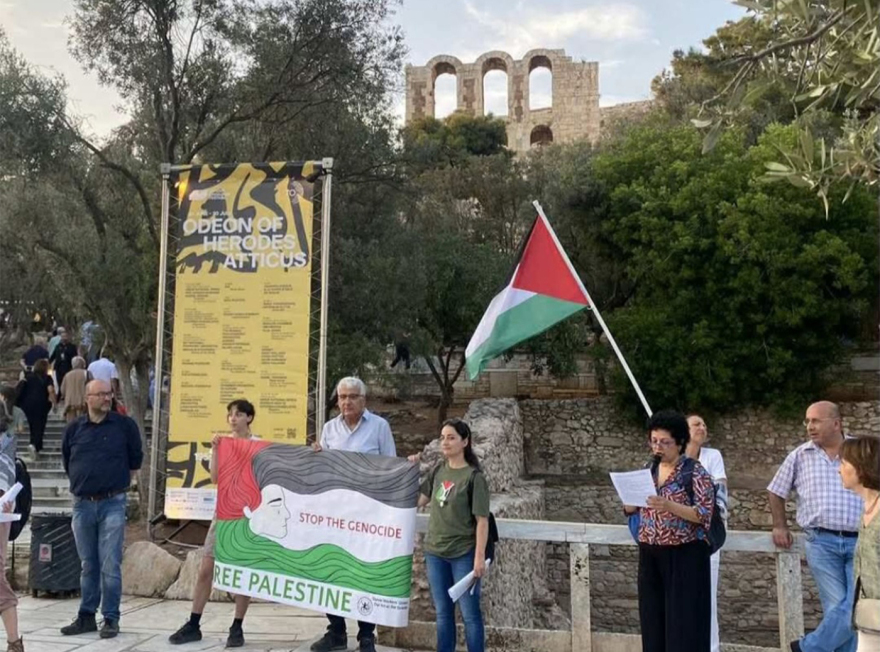 Καλλιτέχνες ύψωσαν τη σημαία της Παλαιστίνης στο Ηρώδειο - Δείτε βίντεο και φωτογραφίες