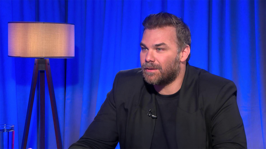 Γιώργος Σαμπάνης στο protothema: Το τραγούδι είναι ανταγωνιστικό και μου αρέσει να κερδίζω τίμια - Με ενοχλεί η κάμερα στο αεροδρόμιο