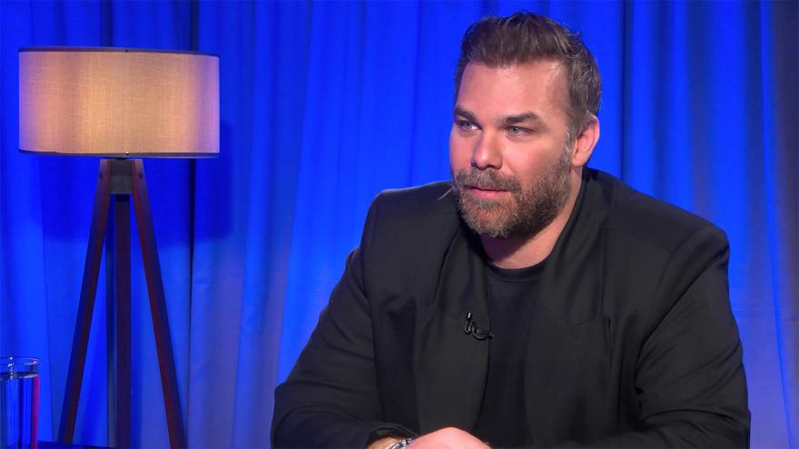 Γιώργος Σαμπάνης στο protothema: Το τραγούδι είναι ανταγωνιστικό και μου αρέσει να κερδίζω τίμια - Με ενοχλεί η κάμερα στο αεροδρόμιο