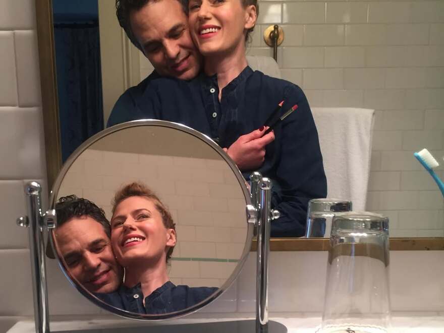 Μαρκ Ράφαλο για τα 25 χρόνια γάμου με την Σάνραϊζ Κόιγκνεϊ: Δυο ατελείς εραστές που κρατήθηκαν μαζί μέχρι τώρα
