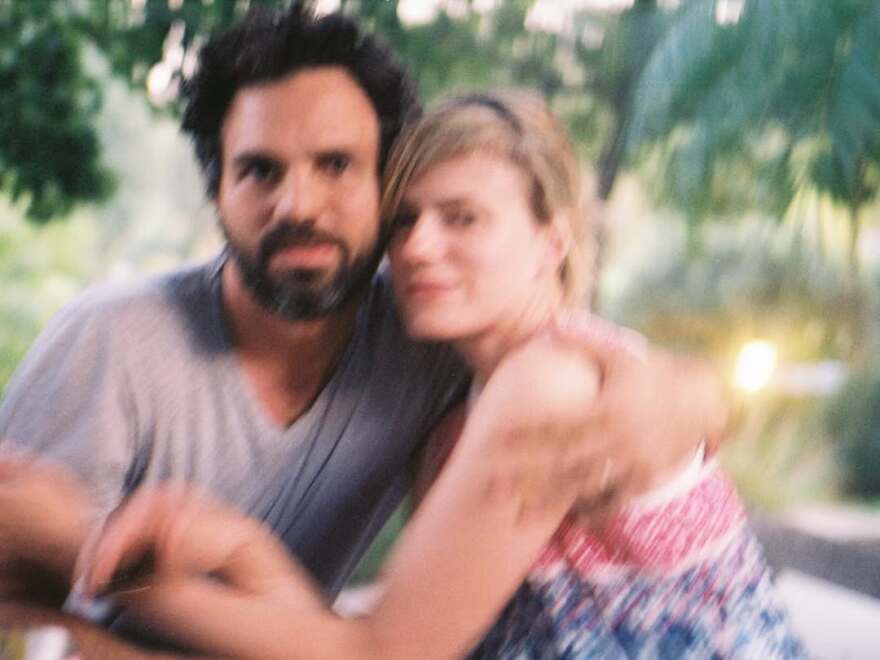 Μαρκ Ράφαλο για τα 25 χρόνια γάμου με την Σάνραϊζ Κόιγκνεϊ: Δυο ατελείς εραστές που κρατήθηκαν μαζί μέχρι τώρα
