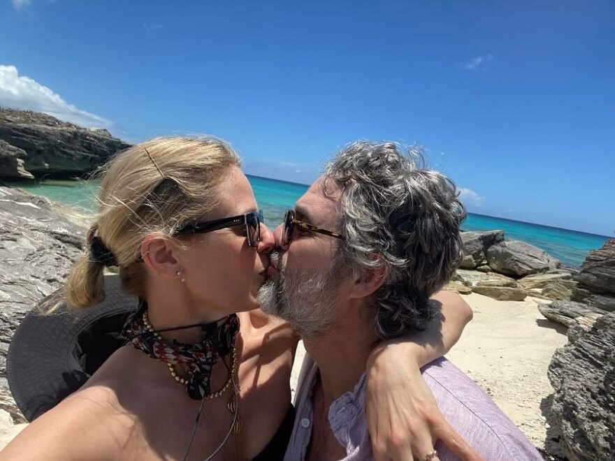 Μαρκ Ράφαλο για τα 25 χρόνια γάμου με την Σάνραϊζ Κόιγκνεϊ: Δυο ατελείς εραστές που κρατήθηκαν μαζί μέχρι τώρα
