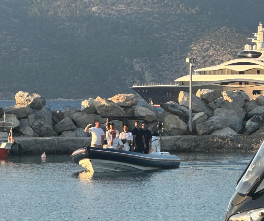 Οι διακοπές του Μαρκ Ζούκερμπεργκ στο Αλεποχώρι και το τζόκινγκ της Πρισίλα Τσαν στο χωριό