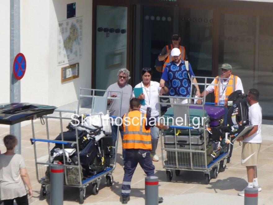 Η Κέιτ Χάντσον έφτασε στη Σκιάθο με την οικογένειά της για τις καλοκαιρινές της διακοπές - Δείτε φωτογραφίες