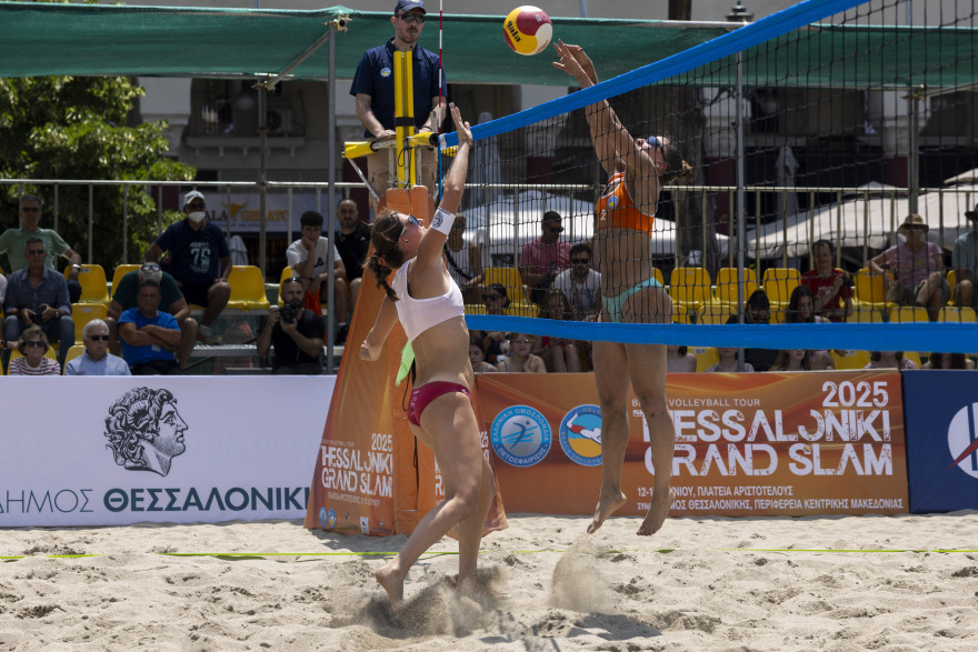 Μπιτς βόλεϊ:  Εντυπωσιακά «καρφιά» και μοναδικό θέαμα στην πλατεία Αριστοτέλους και στο Thessaloniki Grand Slam - Φωτογραφίες 