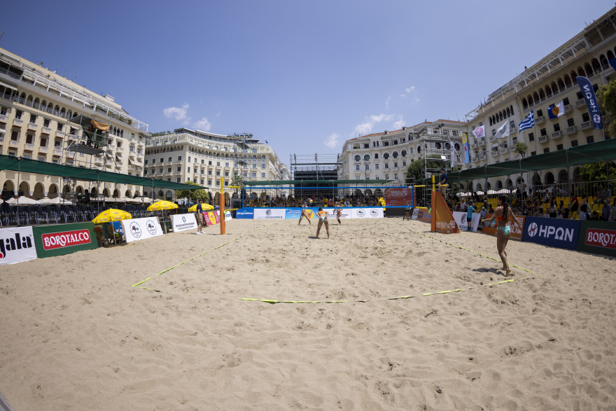 Μπιτς βόλεϊ:  Εντυπωσιακά «καρφιά» και μοναδικό θέαμα στην πλατεία Αριστοτέλους και στο Thessaloniki Grand Slam - Φωτογραφίες 