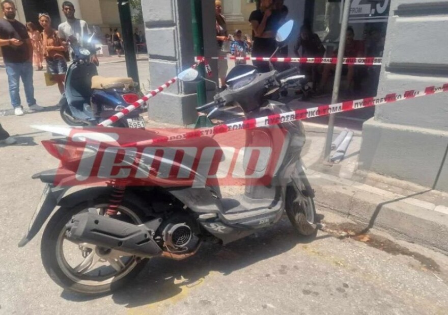 Πάτρα: Φίδι «έκοβε βόλτες» και κρύφτηκε σε μηχανάκι - Δείτε το σημείωμα που άφησαν στον οδηγό