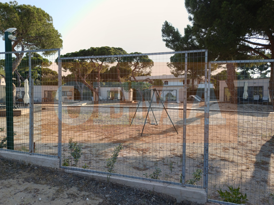 Αυθαίρετα πολυτελή bungalows ξεφύτρωσαν «εν μια νυκτί» εντός του Εθνικού Πάρκου του Σχινιά - Δείτε φωτογραφίες