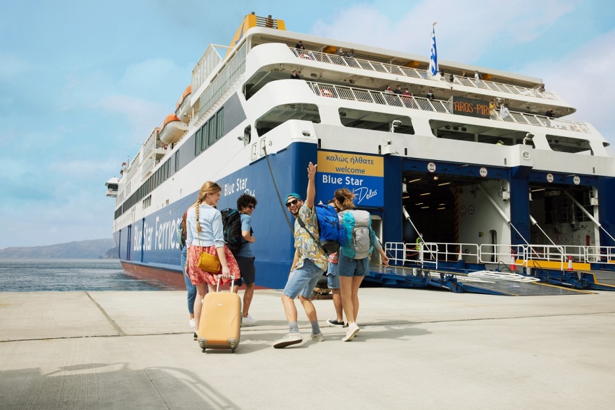 Ταξιδεύουμε στις Κυκλάδες με την άνεση και την πολυτέλεια που μας αξίζει