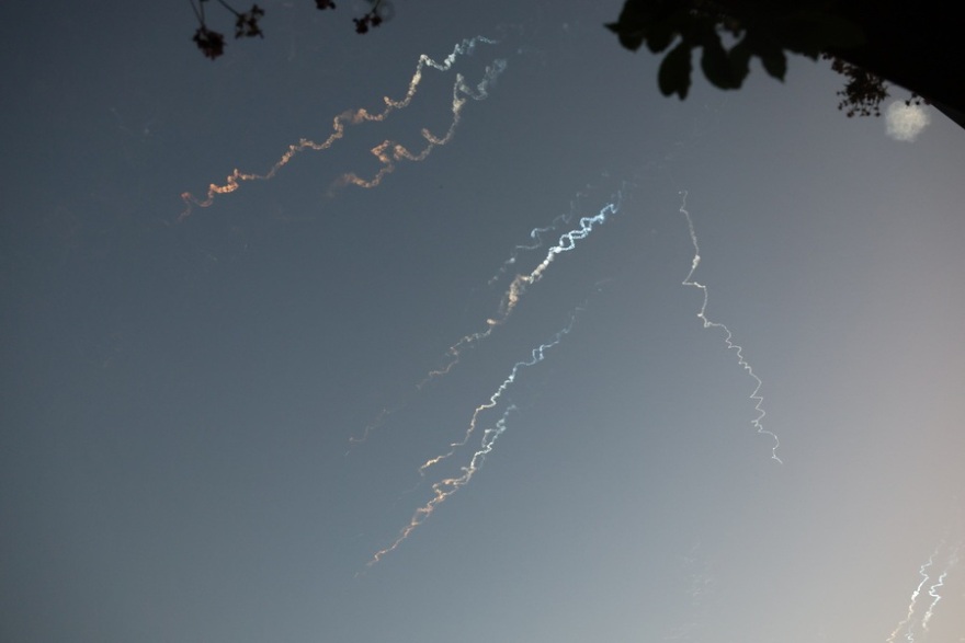 Φονικό ντόμινο στη Μέση Ανατολή: Σφυροκόπημα του Ισραήλ στο Ιράν,  με πυραύλους απαντά η Τεχεράνη 

