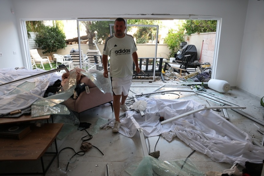 Φονικό ντόμινο στη Μέση Ανατολή: Σφυροκόπημα του Ισραήλ στο Ιράν,  με πυραύλους απαντά η Τεχεράνη 

