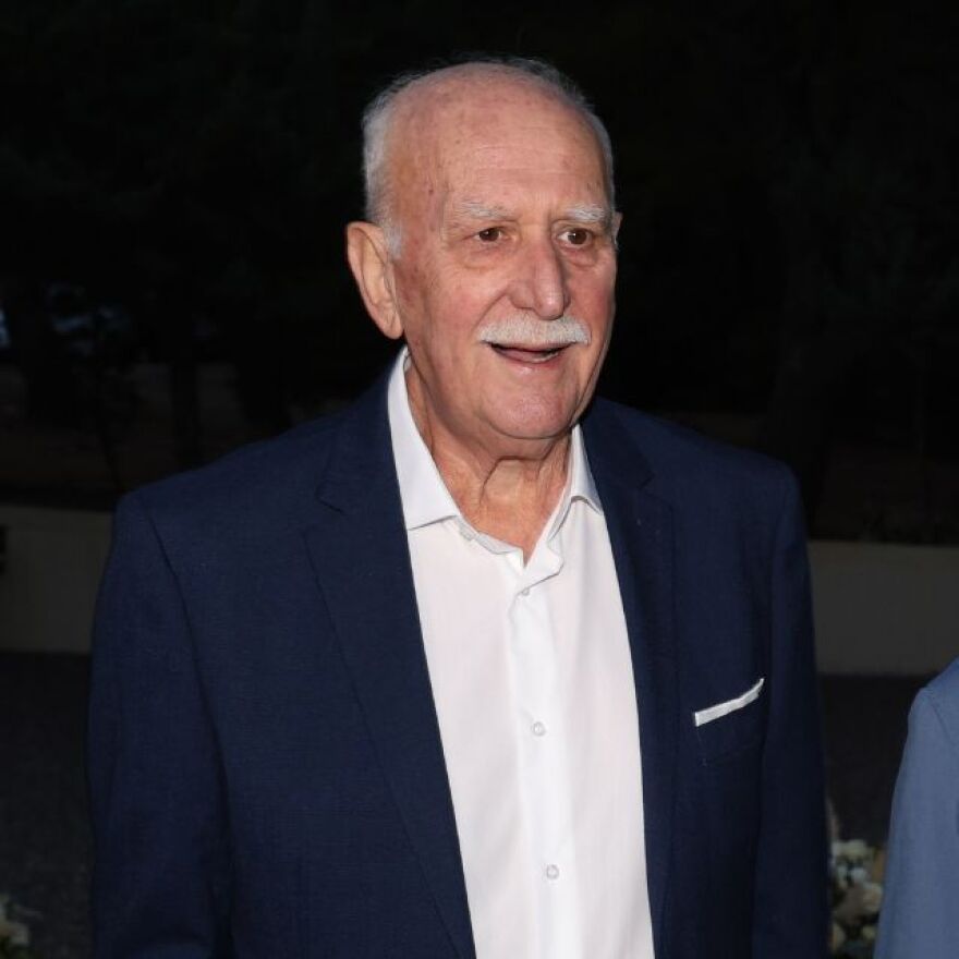 Άνω κάτω η τηλεοπτική σκακιέρα για τη νέα σεζόν: Οι μεταγραφές, οι αστέρες που... πάνε κι έρχονται, καινούργιες εκπομπές, ποιοι μένουν εκτός - Όλα τα ονόματα