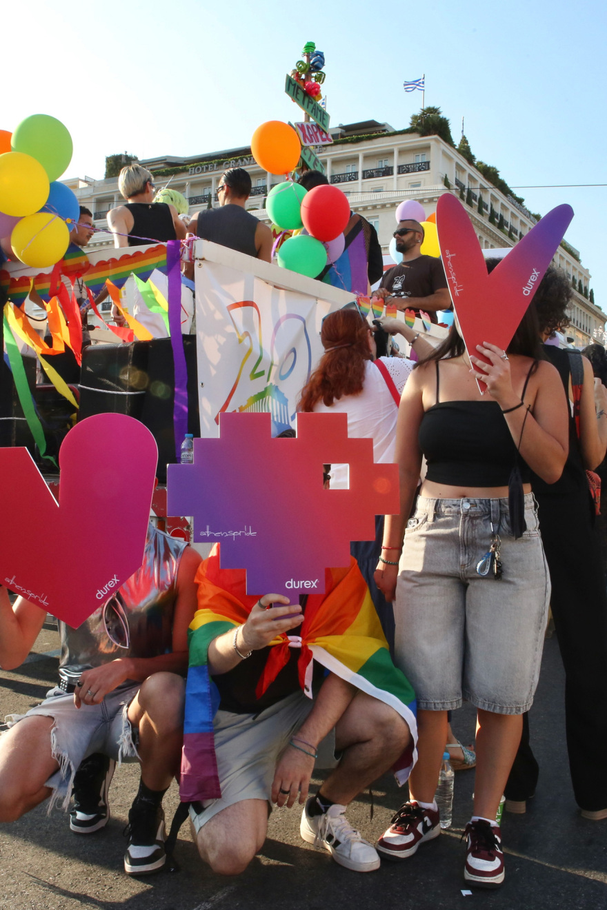 Με πορεία στο κέντρο της Αθήνας γιόρτασε τα 20 χρόνια του το Athens Pride - Βίντεο και φωτογραφίες