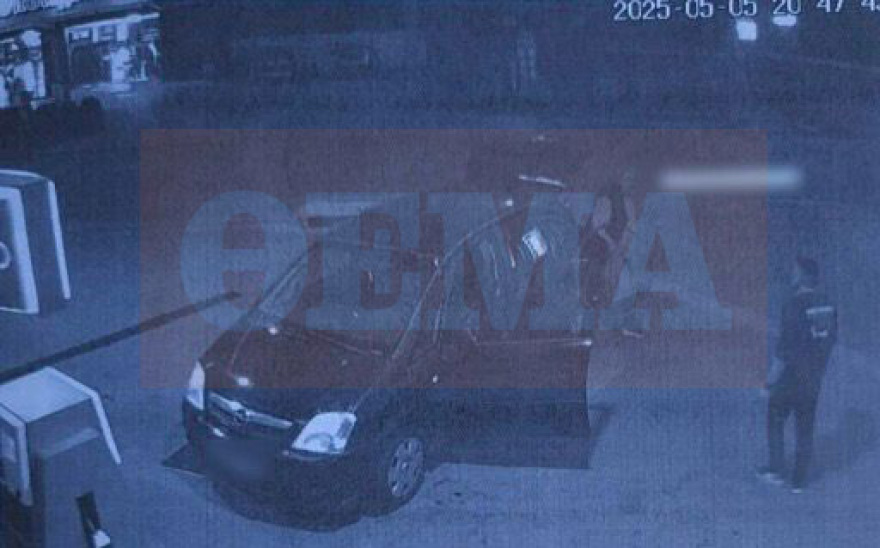 Κύκλωμα υπαλλήλων ΕΦΚΑ Αγρινίου: Φωτογραφίες-ντοκουμέντα από τις συναντήσεις της αρχηγού με μέλη, αποκαλυπτικοί διάλογοι - Κρύβονταν με «ghost phone»