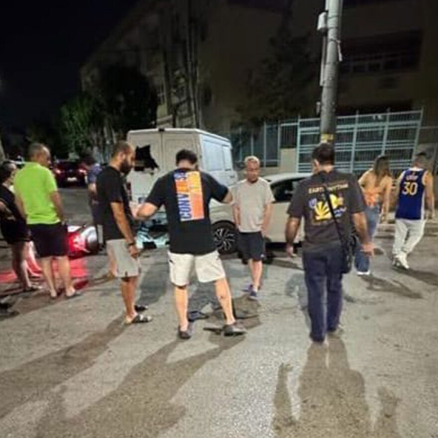 Σκηνές φαρ ουέστ στο Περιστέρι: Συνεπιβάτης μηχανής πυροβόλησε οδηγό Ι.Χ. στο Περιστέρι