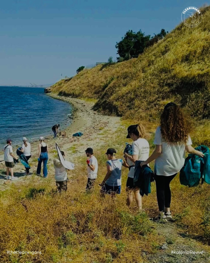 Φωτογραφίες: Καθάρισαν την ακτογραμμή της Καλαμαριάς, βρήκαν από μηχανάκι μέχρι καρότσια σούπερ μάρκετ 