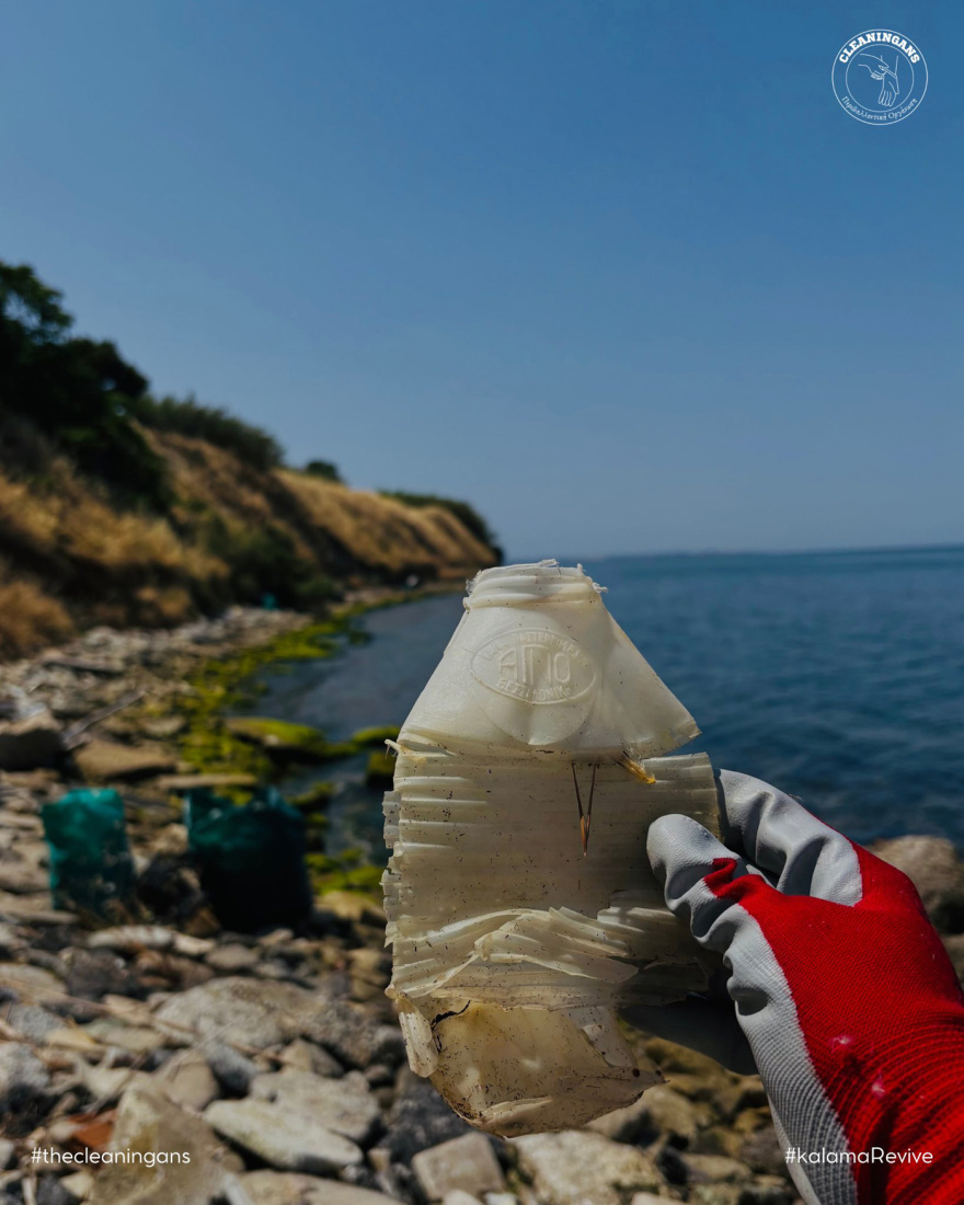 Φωτογραφίες: Καθάρισαν την ακτογραμμή της Καλαμαριάς, βρήκαν από μηχανάκι μέχρι καρότσια σούπερ μάρκετ 