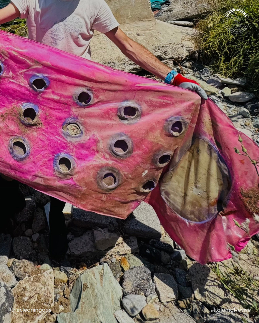 Φωτογραφίες: Καθάρισαν την ακτογραμμή της Καλαμαριάς, βρήκαν από μηχανάκι μέχρι καρότσια σούπερ μάρκετ 