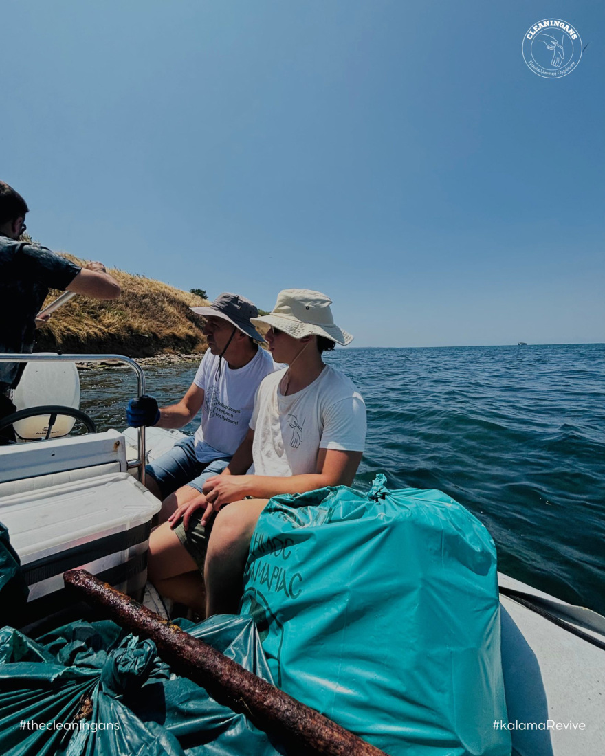 Φωτογραφίες: Καθάρισαν την ακτογραμμή της Καλαμαριάς, βρήκαν από μηχανάκι μέχρι καρότσια σούπερ μάρκετ 