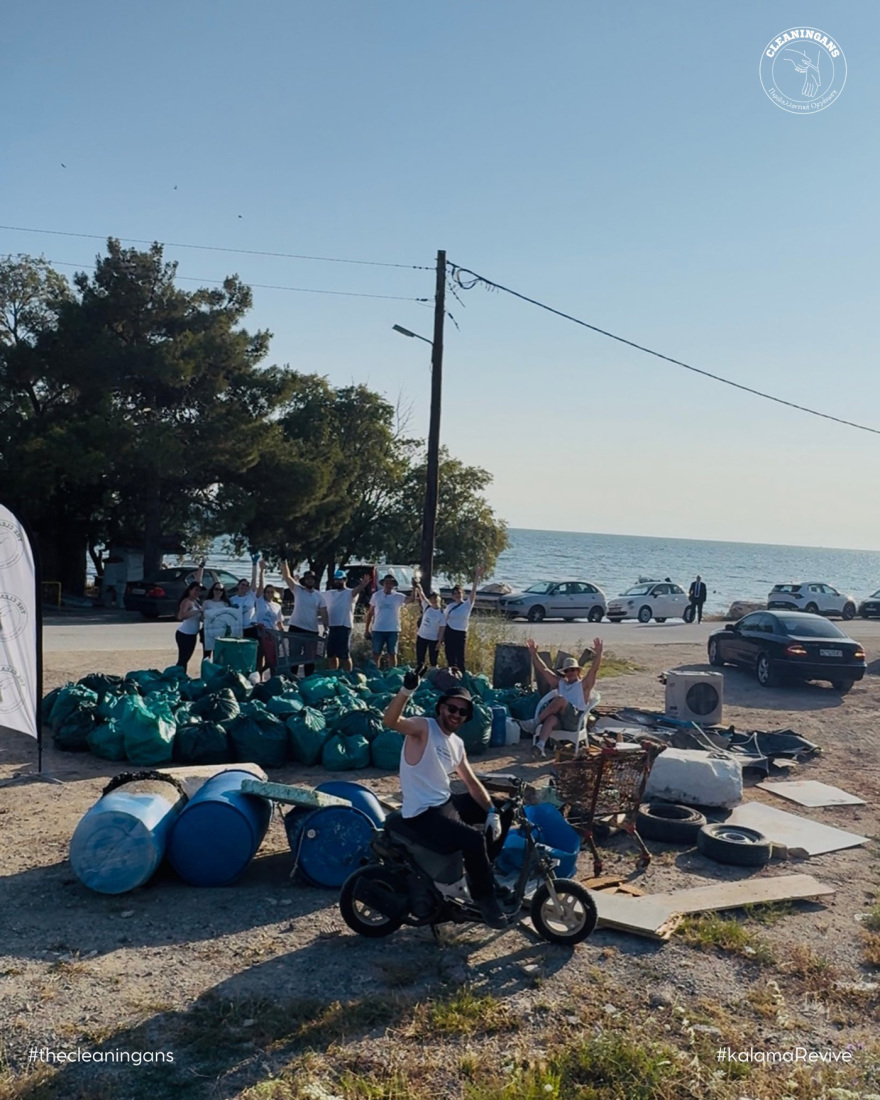 Φωτογραφίες: Καθάρισαν την ακτογραμμή της Καλαμαριάς, βρήκαν από μηχανάκι μέχρι καρότσια σούπερ μάρκετ 