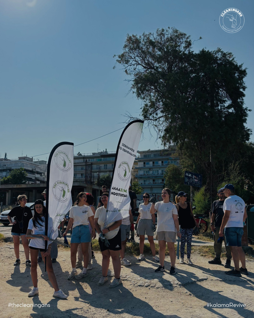 Φωτογραφίες: Καθάρισαν την ακτογραμμή της Καλαμαριάς, βρήκαν από μηχανάκι μέχρι καρότσια σούπερ μάρκετ 