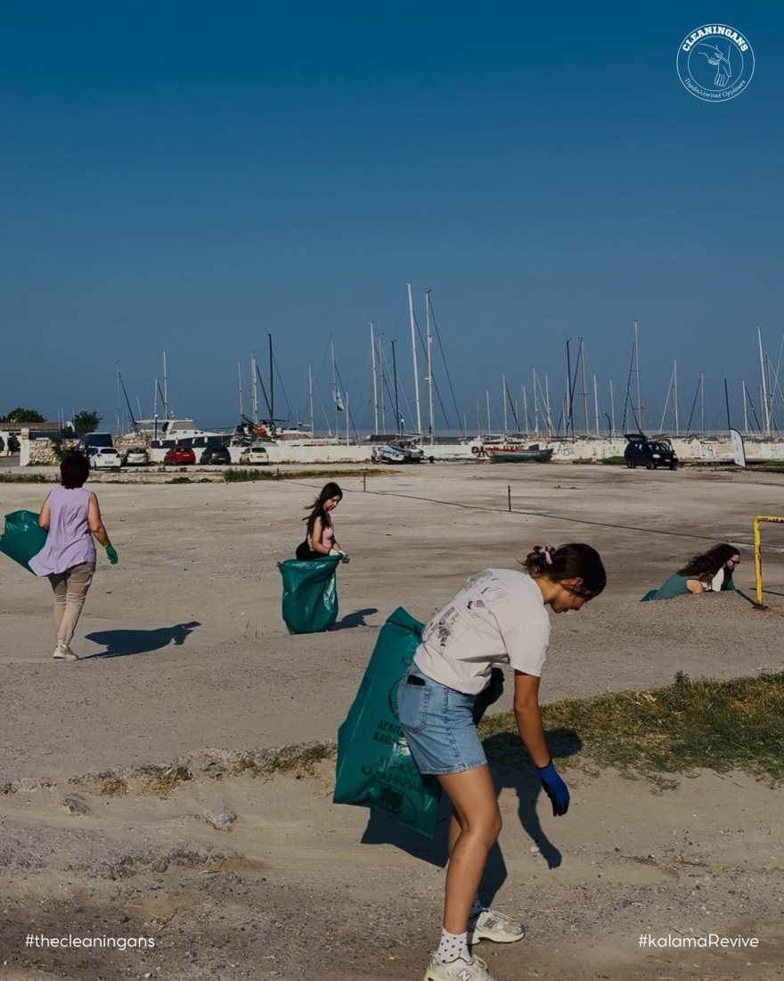 Φωτογραφίες: Καθάρισαν την ακτογραμμή της Καλαμαριάς, βρήκαν από μηχανάκι μέχρι καρότσια σούπερ μάρκετ 