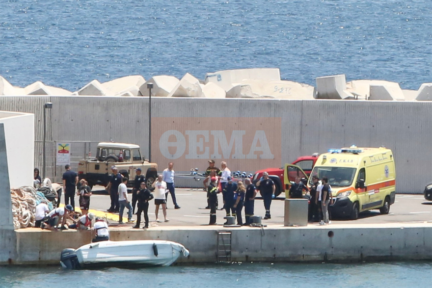 Ελικόπτερο έπεσε στη Μαρίνα Βουλιαγμένης, σώοι και οι πέντε επιβαίνοντες - Δείτε βίντεο από τη στιγμή της πτώσης