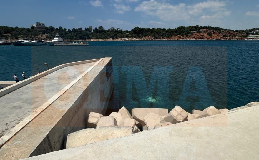 Νόμιμο, αλλά κοντά σε εμπόδια το πεδίο απογείωσης στη μαρίνα Βουλιαγμένης - «Εκεί αναπτύσσονται οι ισχυρότεροι άνεμοι» προειδοποιεί ο δήμαρχος 